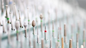 Diferenças entre brocas de alta rotação e baixa rotação