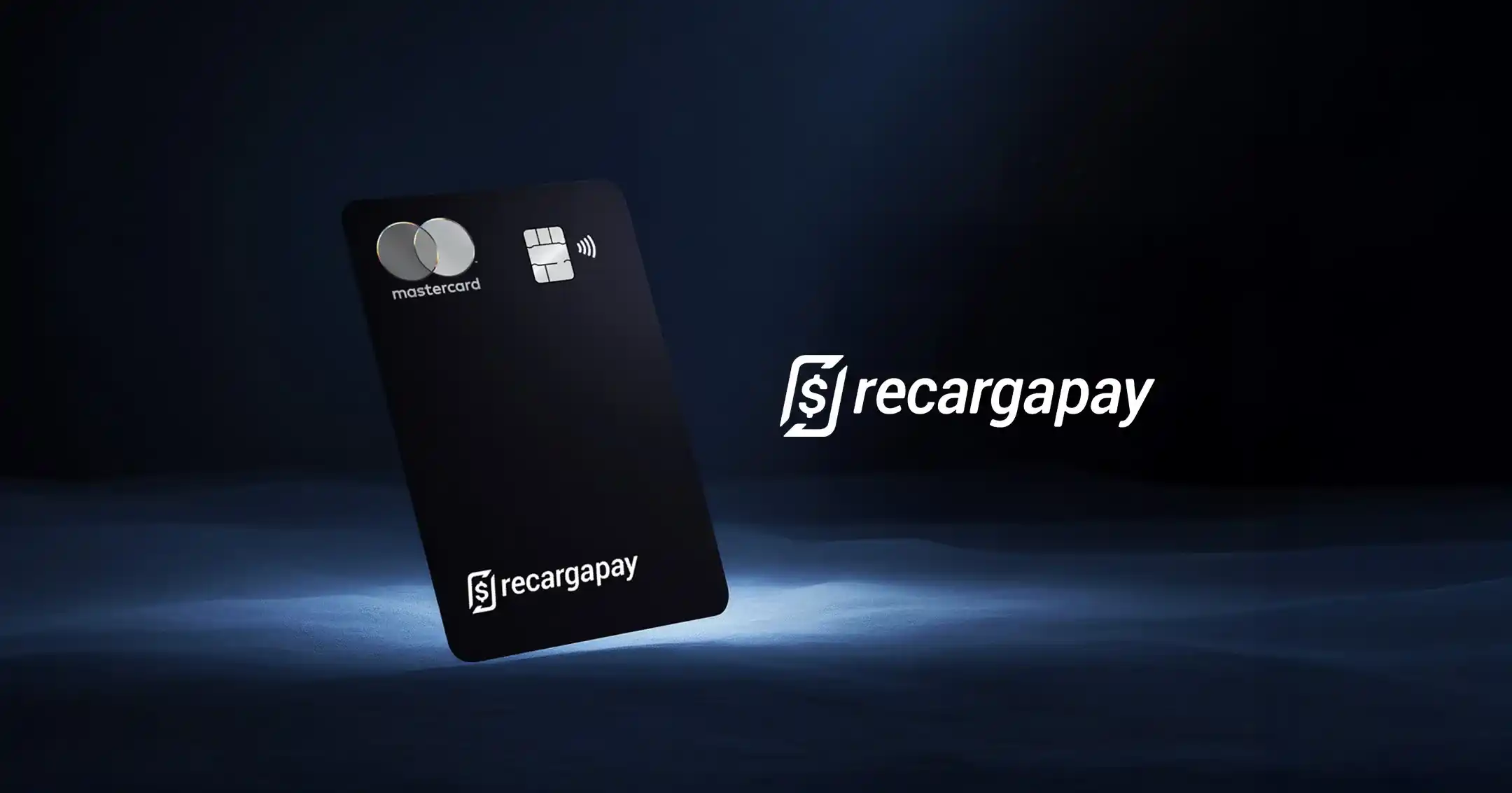 Cartão RecargaPay Mastercard Black com logo da Mastercard e design elegante em fundo azul escuro, destacando cashback e spread zero.